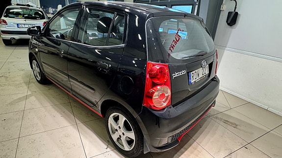 Kia Picanto 9 of 15