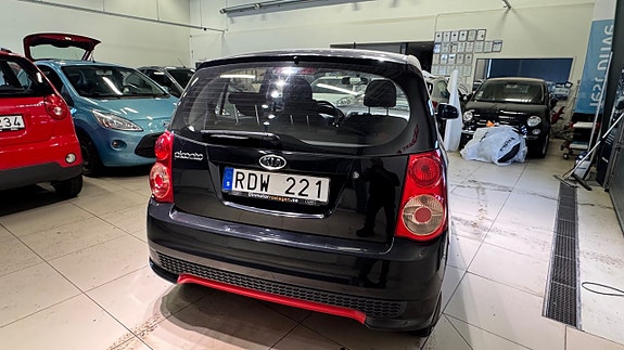 Kia Picanto 14 of 15