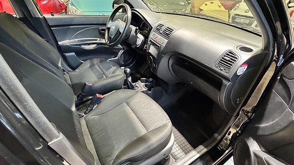 Kia Picanto 11 of 15