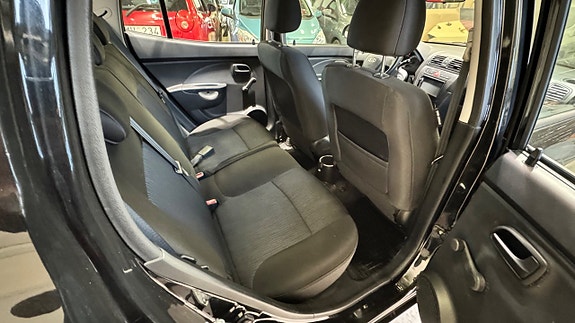 Kia Picanto 12 of 15
