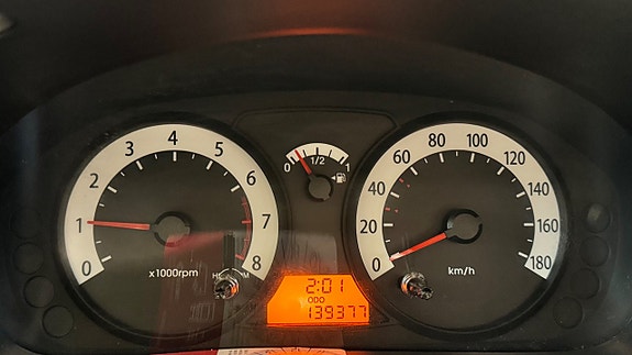 Kia Picanto 7 of 15