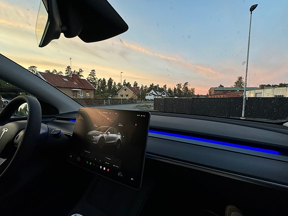Tesla Model Y 7 of 7