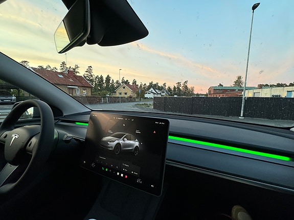 Tesla Model Y 6 of 7