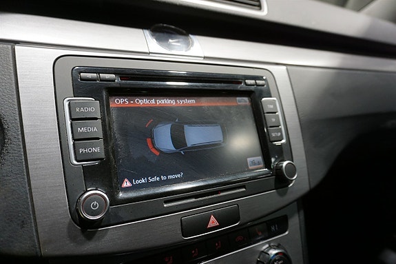 Volkswagen Passat 18 of 22
