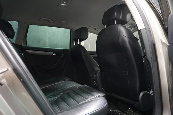 Volkswagen Passat 10 of 22
