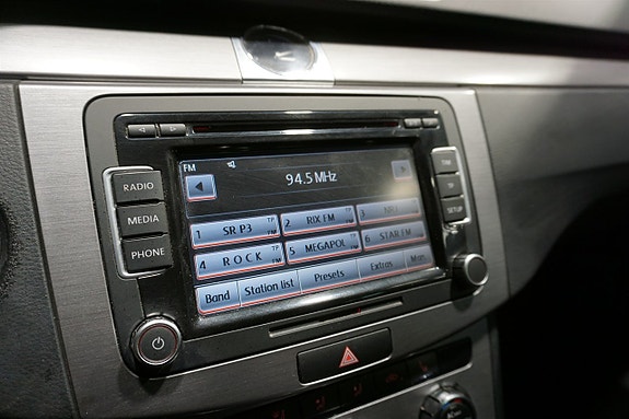 Volkswagen Passat 16 of 22