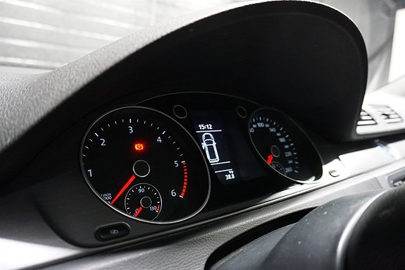 Volkswagen Passat 19 of 22