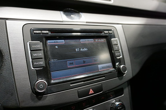 Volkswagen Passat 17 of 22
