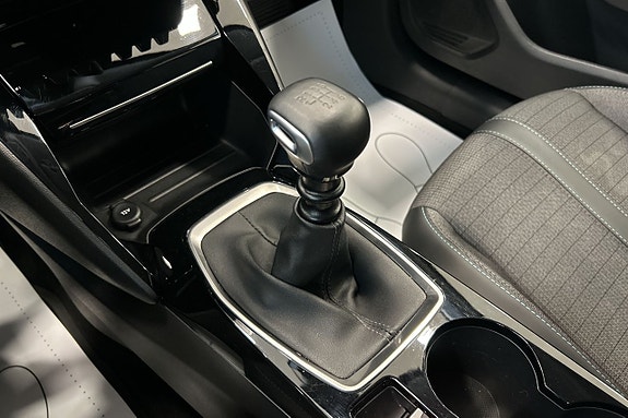 Peugeot 208 18 of 29