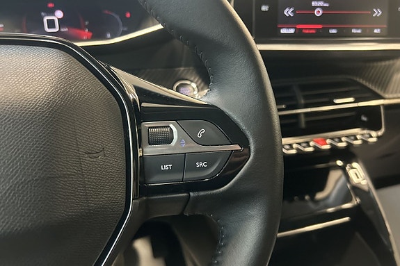 Peugeot 208 21 of 29