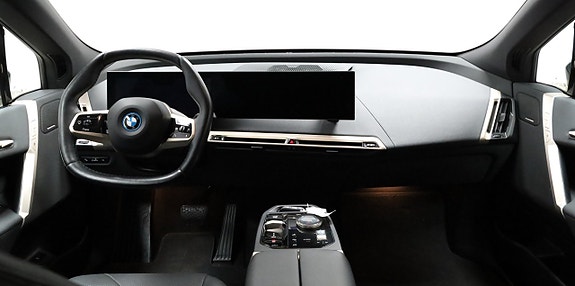 BMW iX 4 of 5