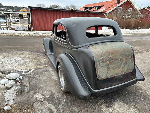 Ford Tudor 3 of 5