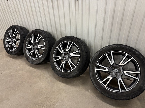 Volvo V90 Cross Country 9 of 24