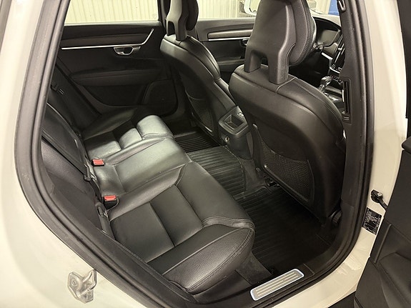 Volvo V90 Cross Country 10 of 24