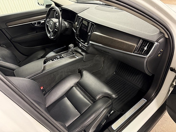 Volvo V90 Cross Country 11 of 24