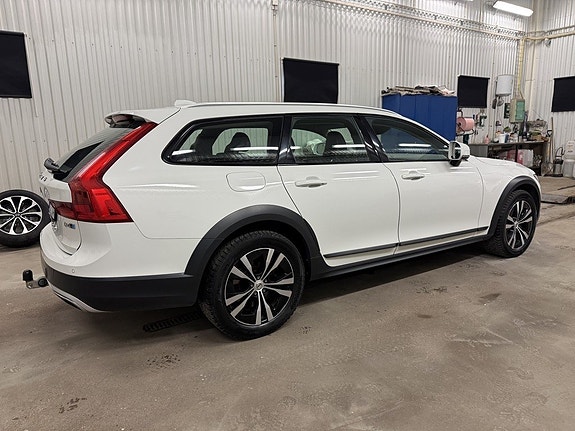 Volvo V90 Cross Country 6 of 24