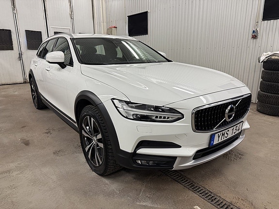 Volvo V90 Cross Country 3 of 5