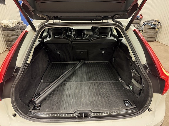 Volvo V90 Cross Country 7 of 24