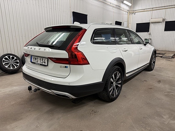 Volvo V90 Cross Country 4 of 5