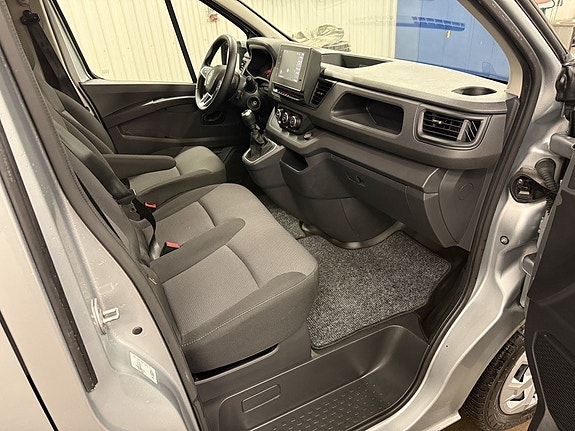 Renault Trafic 9 of 19