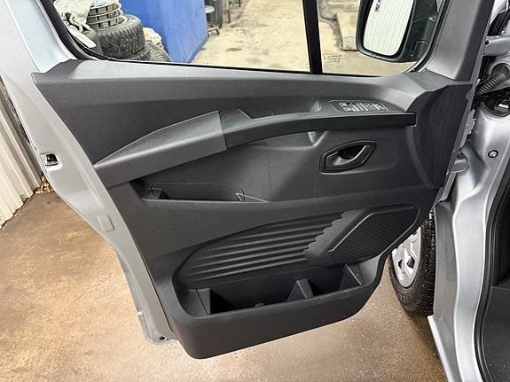 Renault Trafic 11 of 19