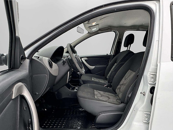Dacia Sandero 12 of 18