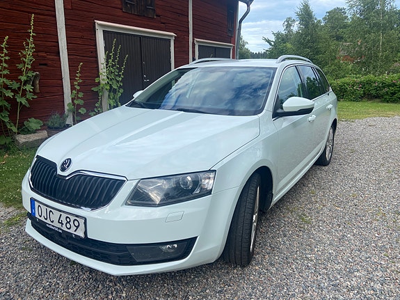 Skoda Octavia 2 of 5