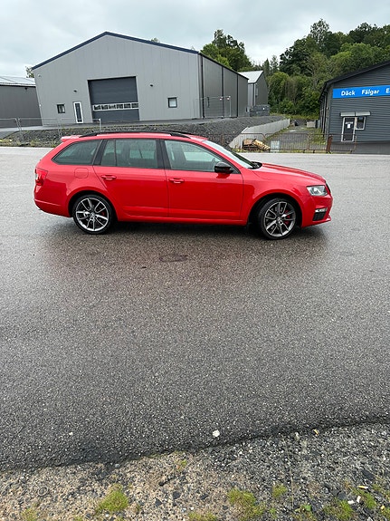 Skoda Octavia 2 of 6