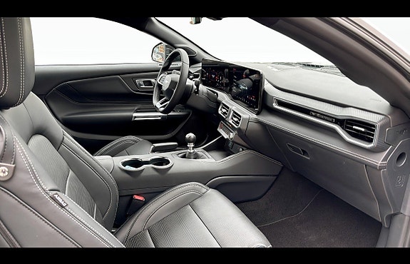 Ford Mustang 13 of 16