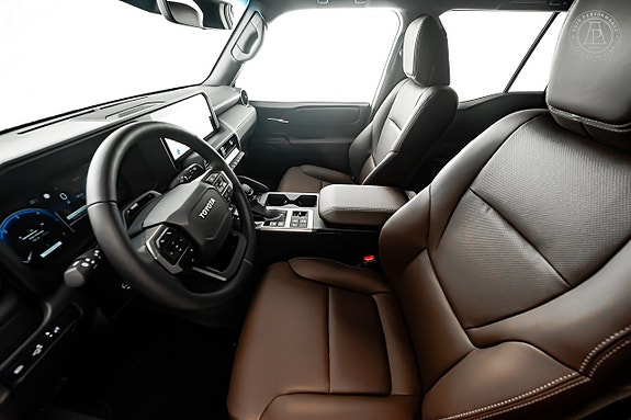 Toyota Land Cruiser 4 of 5