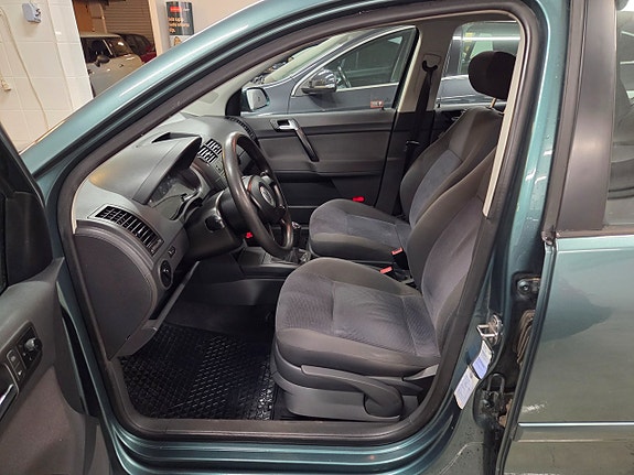 Volkswagen Polo 8 of 14