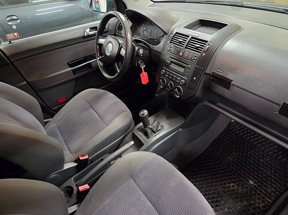 Volkswagen Polo 10 of 14