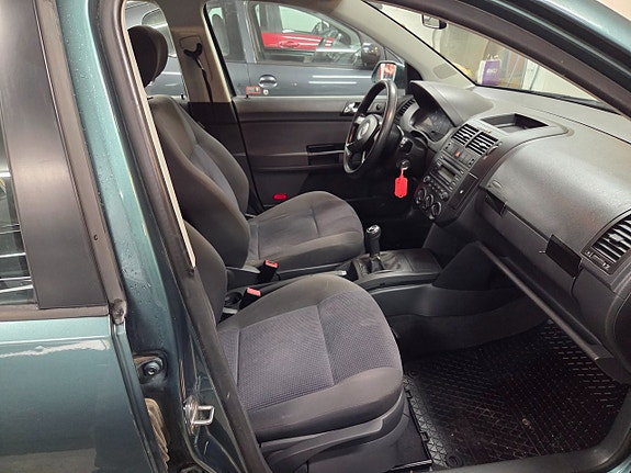 Volkswagen Polo 9 of 14