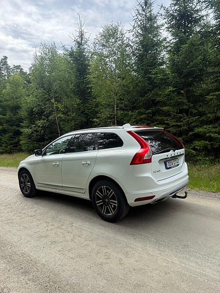 Volvo XC60 2 of 4