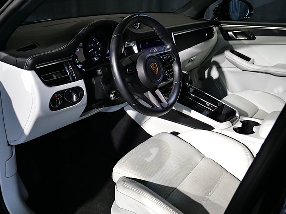 Porsche Macan GTS 7 of 30