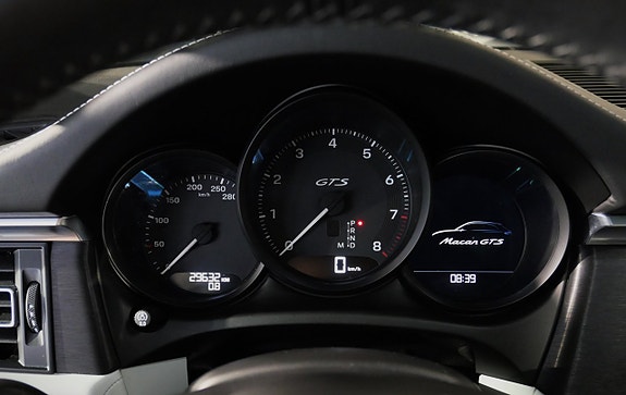 Porsche Macan GTS 11 of 30