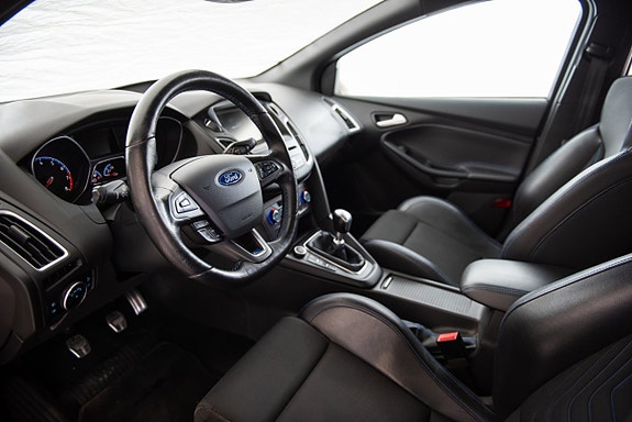 Ford Focus 11 of 30