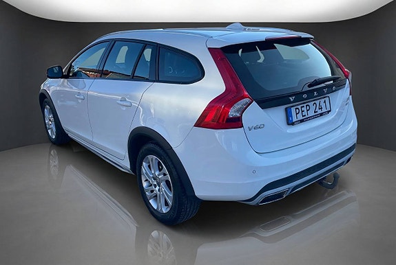 Volvo V60 Cross Country 3 of 5