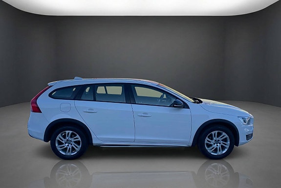 Volvo V60 Cross Country 5 of 5