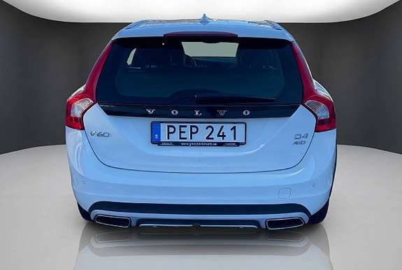 Volvo V60 Cross Country 4 of 5