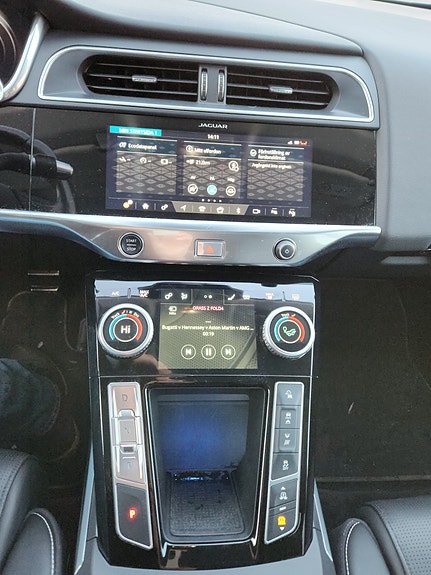 Jaguar I-PACE 3 of 5
