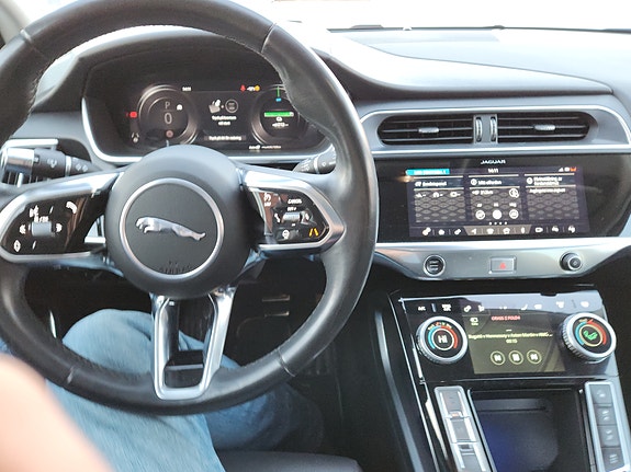 Jaguar I-PACE 2 of 5