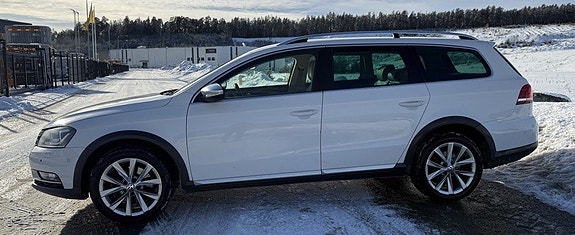 Volkswagen Passat Alltrack 3 of 5
