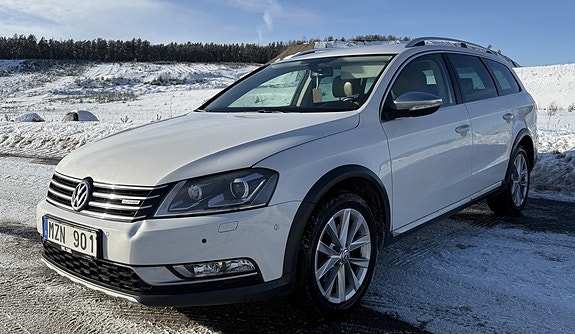 Volkswagen Passat Alltrack 2 of 5