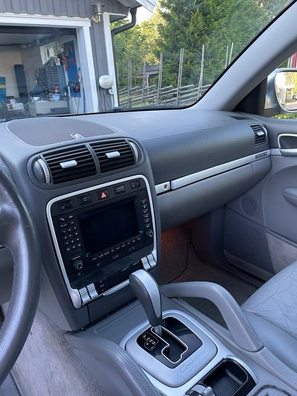 Porsche Cayenne S 5 of 7