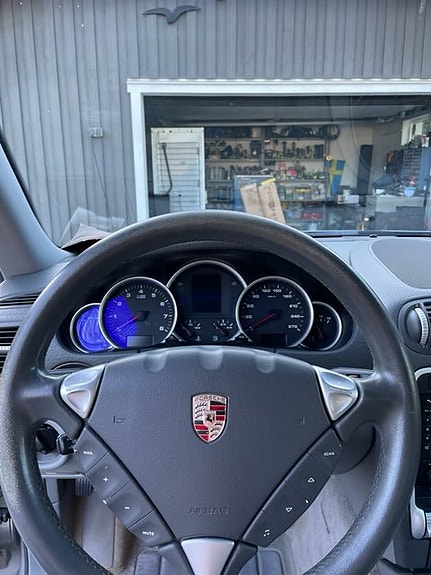 Porsche Cayenne S 4 of 7