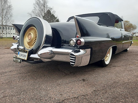 Cadillac Eldorado Biarritz 2 of 27