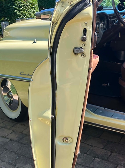 Cadillac Coupé DeVille 15 of 25