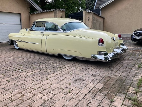 Cadillac Coupé DeVille 2 of 25