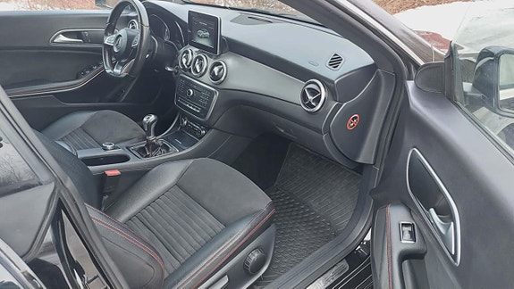 Mercedes-Benz CLA180 17 of 17